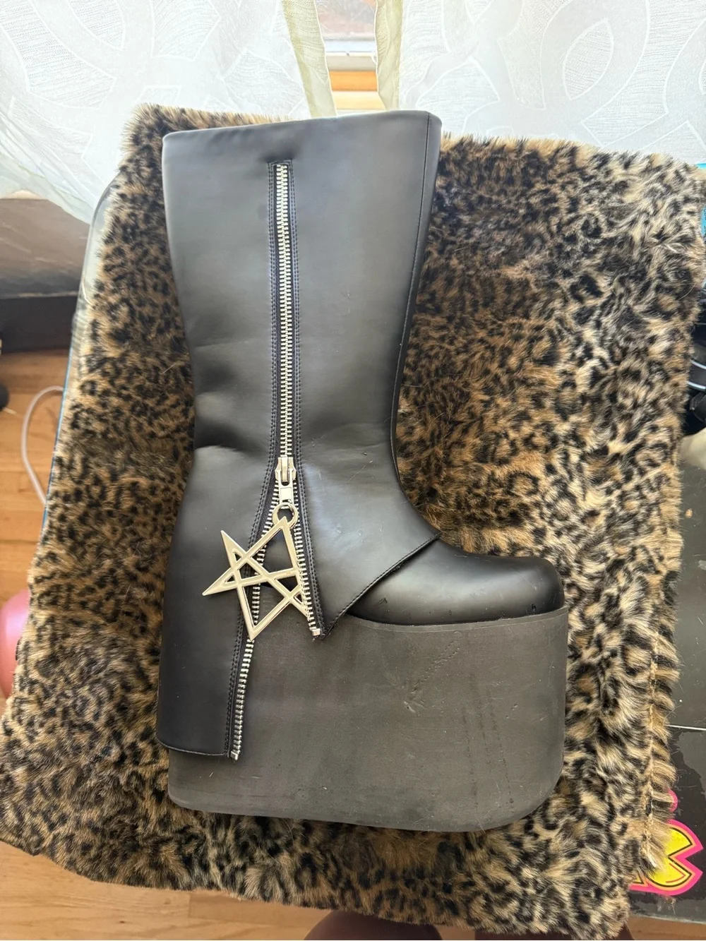 Platform killstar Knee-High Boots with Star Zipper Accent - Black